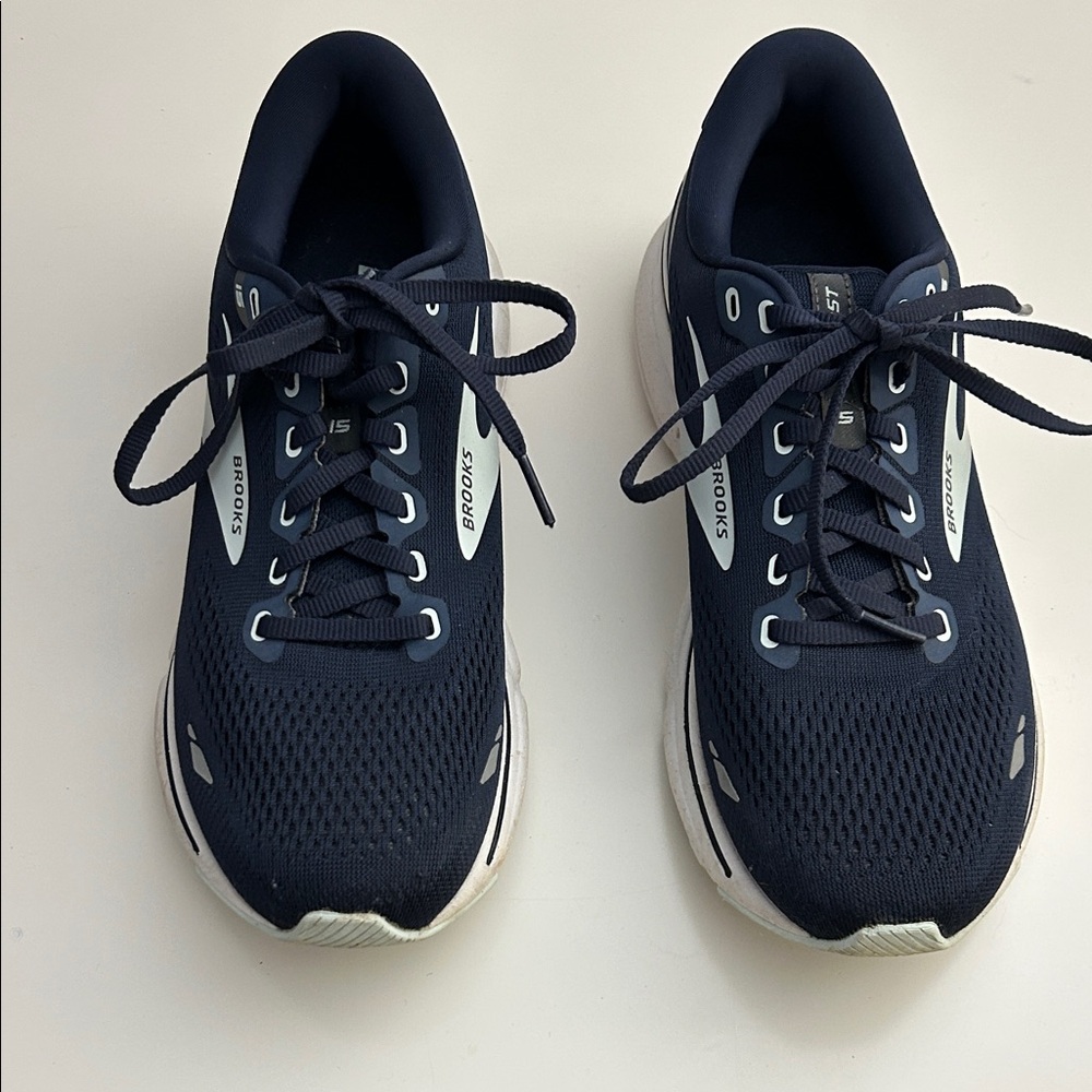 Brooks Ghost 15 Women’s Running Shoes size 9 navy blue